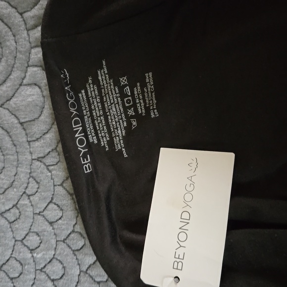 Beyond Yoga pocket infinity scarf, new with tags - Picture 3 of 4